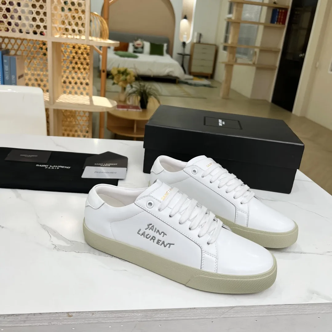 Saint Laurent Court