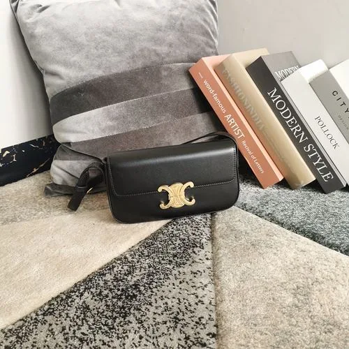 Triomphe Shoulder Bag In Shiny Black / .38NO - Image 9