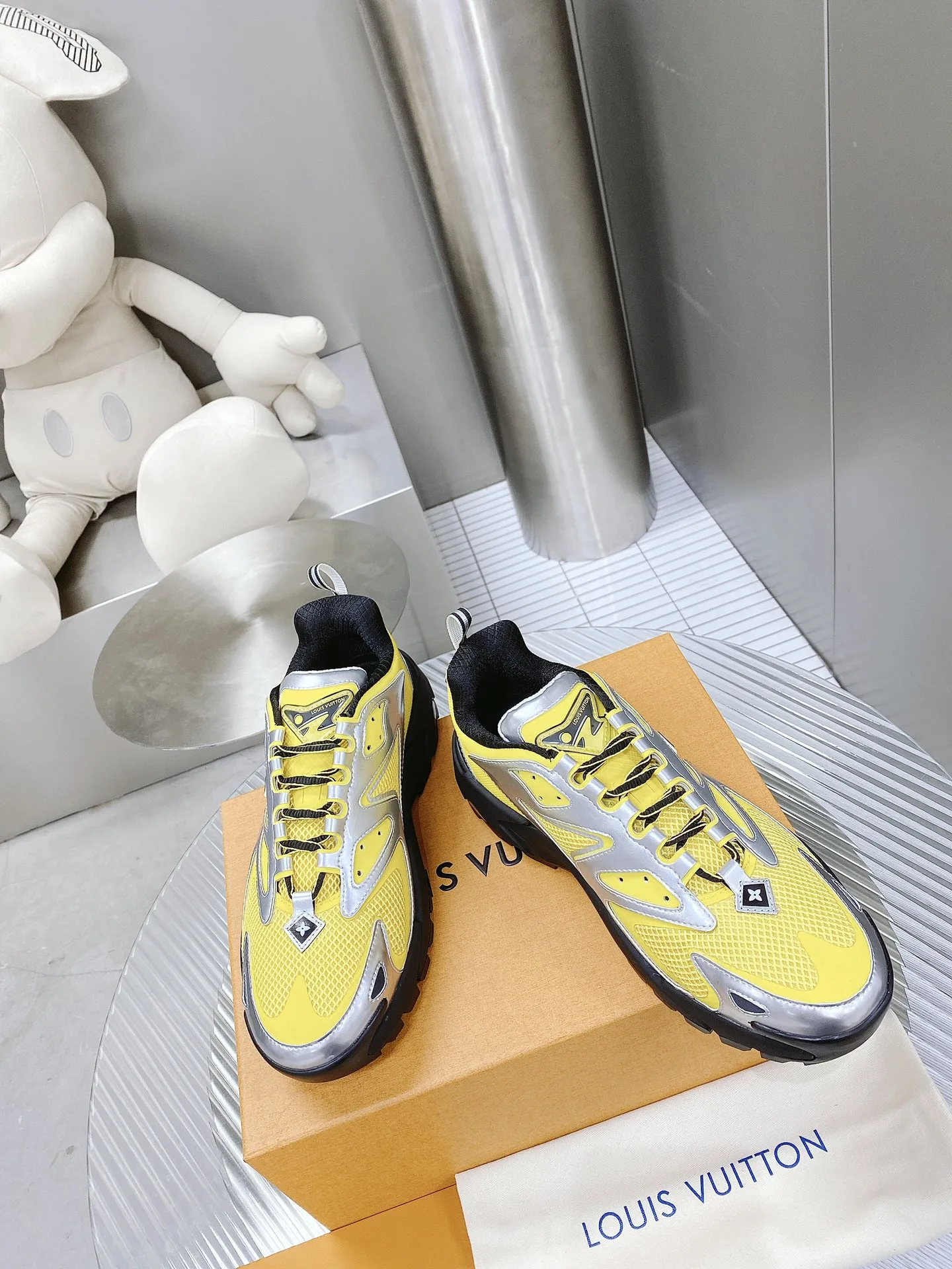 Louis Vuittion LV Runner Tatic Sneaker Yellow LV 1AA3A8
