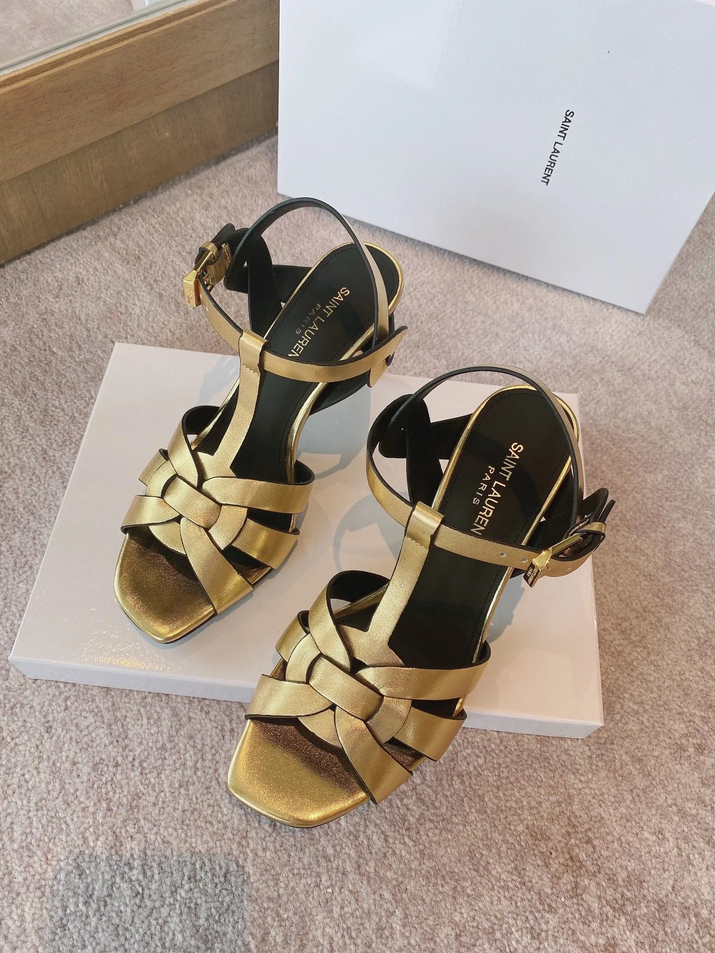 Saint Laurent Tribute
