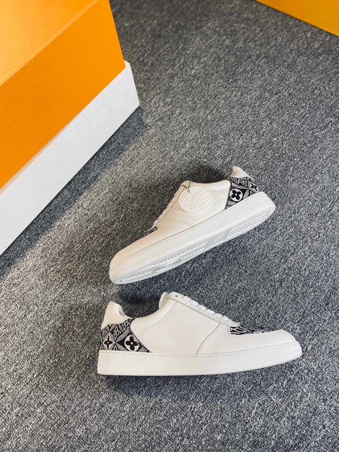 Louis Vuitton Rivoli Sneaker Gray And White - Image 8