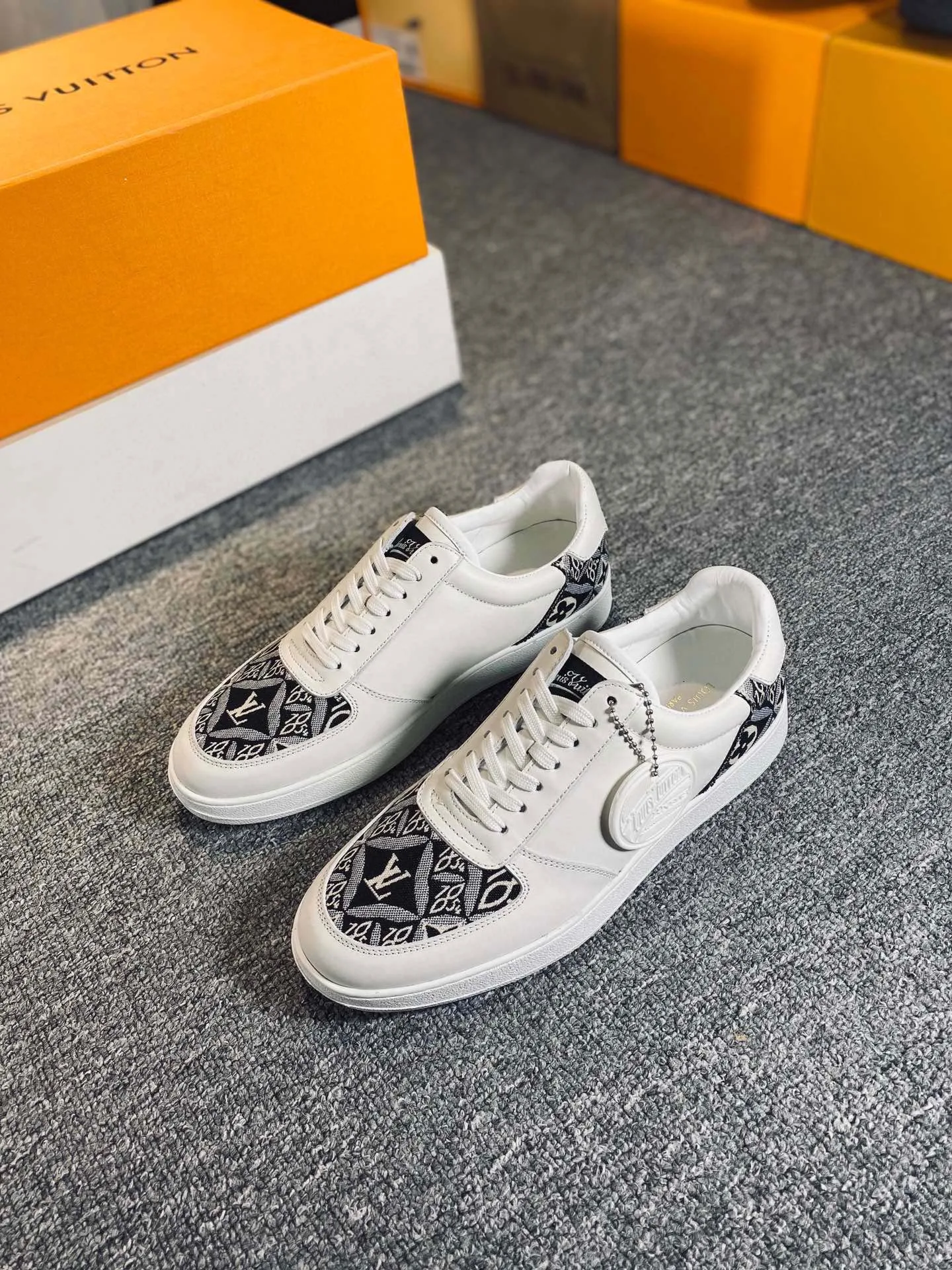 Louis Vuitton Rivoli Sneaker Gray And White - Image 7