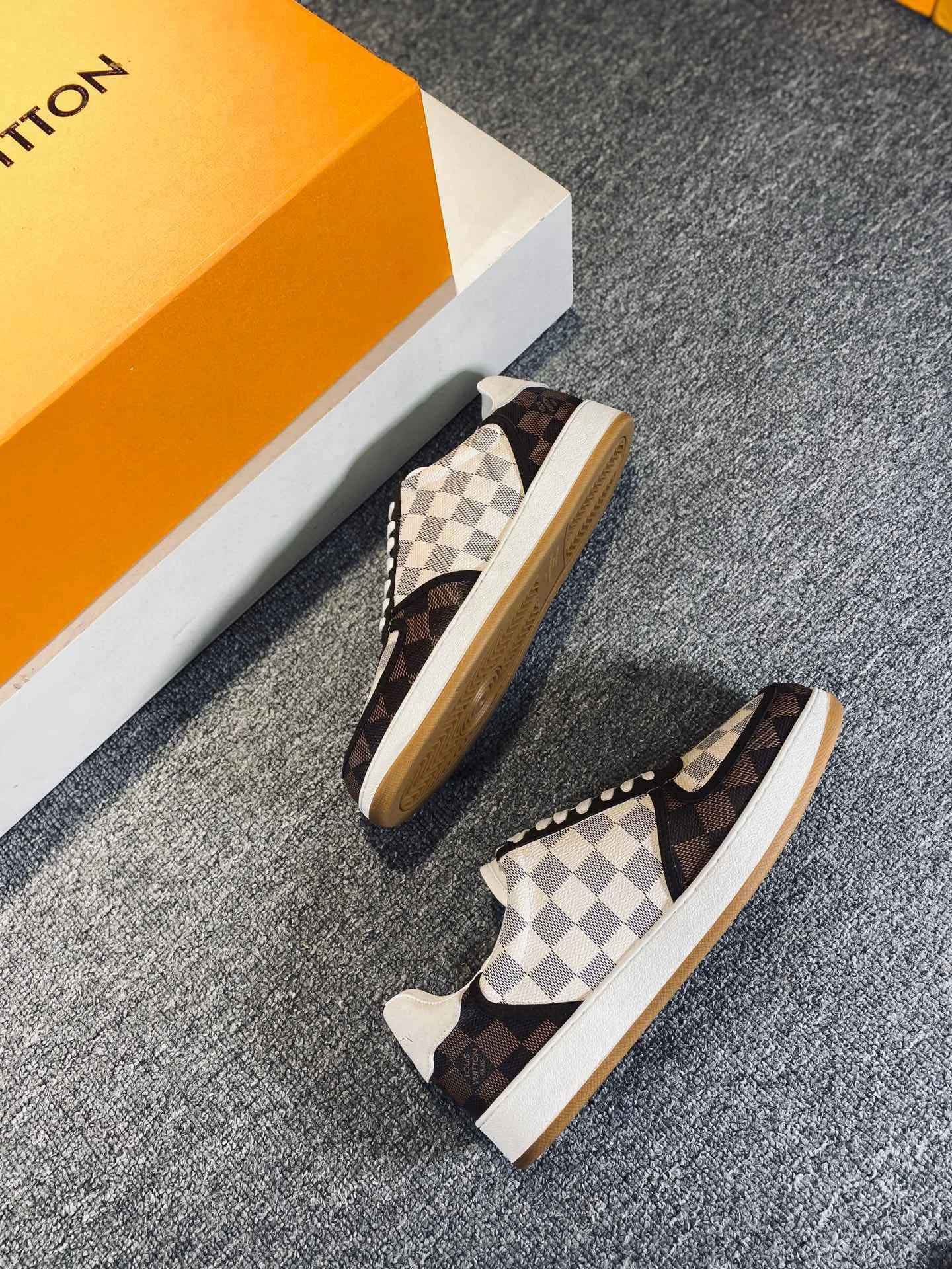 Louis Vuitton Rivoli Sneaker Gray And Brown - Image 6