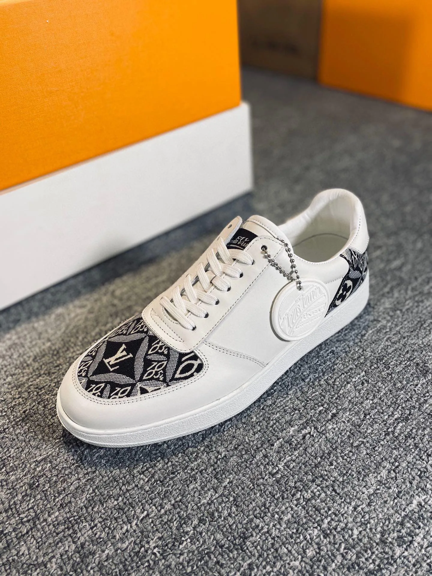 Louis Vuitton Rivoli Sneaker Gray And White - Image 5