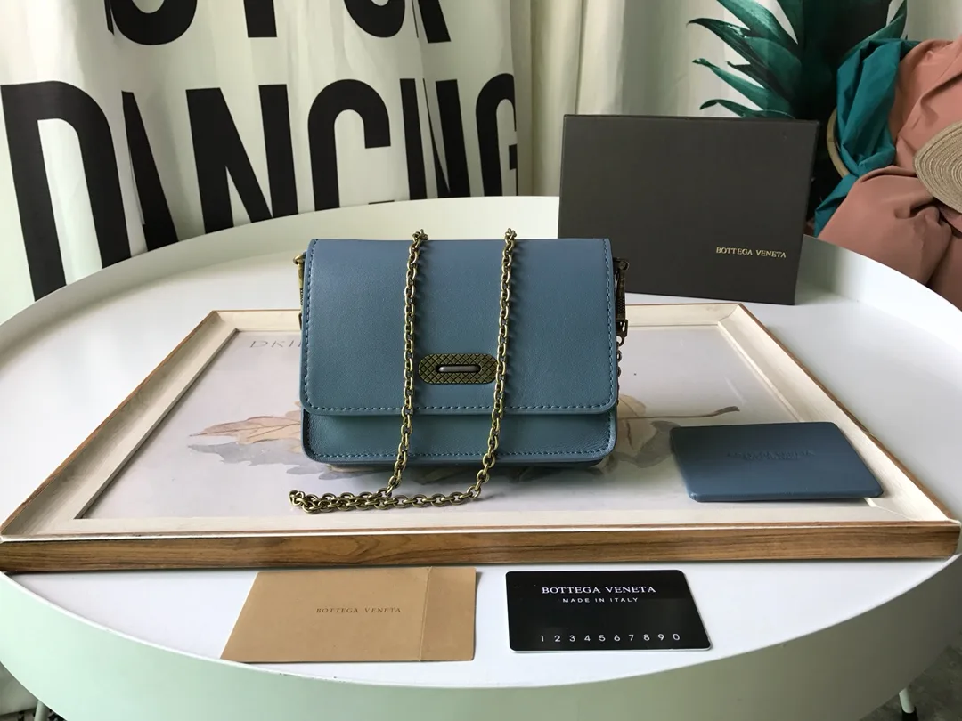 Bottega Veneta Crossbody Blue - Image 4