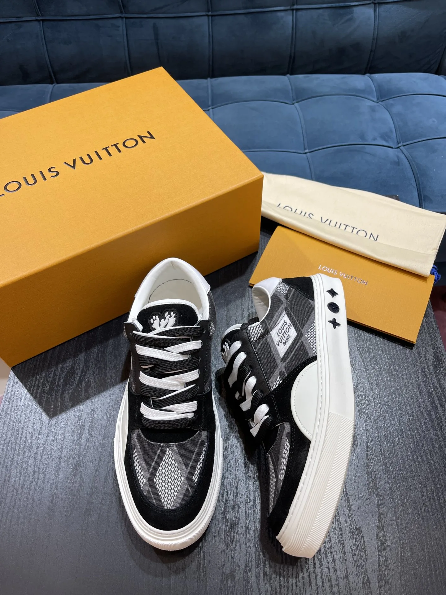 Louis Vuitton LV