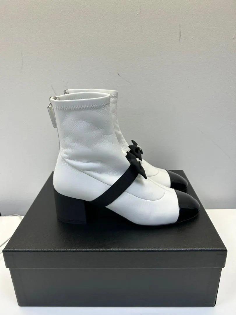 Chanel Short Boots White And Black - Image 6